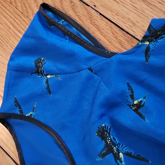 Kensie Blue A-Line Mini Dress, Cap Sleeves, Hummingbird Pattern, Belt, Zipper - Picture 5 of 12